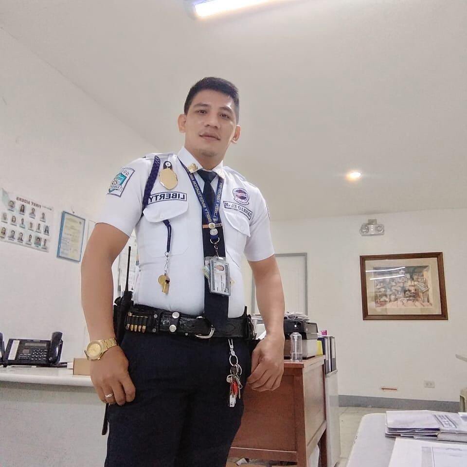 ang_gusto's tweet photo. Ingat po kayo sa taong ito. Nagpa-book sa kumpare ko, after matanggap ang pera sa GCash, hindi niya sinipot, pinaasa lang.  Tila sanay na ang taong ito sa panloloko. He goes by his Facebook names “John Jhony”, “Mark” but his real FB account is Jhun Llarenas Sadullo
@JhunSadullo. https://t.co/vNWHa7dZWn
