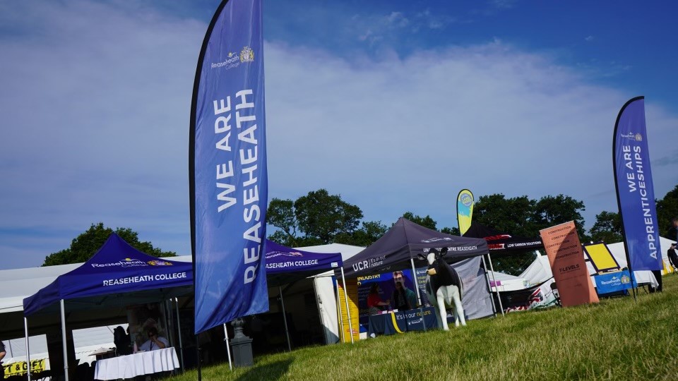 Reaseheath's tweet photo. We are ready to go at the @NantwichShow
Come over and say hello to our friendly team. We have some amazing activities on the stand including a cake decorating demo, car simulator, tanks of inverts animals and much more! π·
ππ
#WeAreReaseheath https://t.co/v7NZPYmzh1