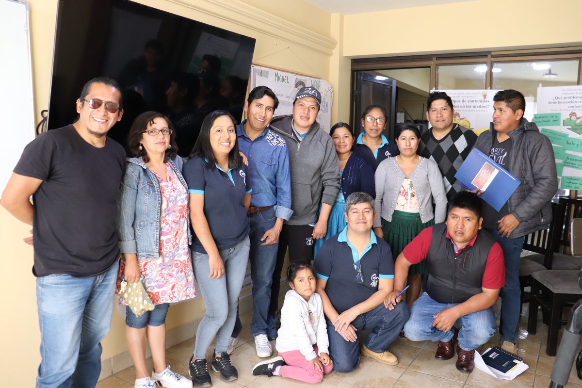 DW_Akademie_es's tweet photo. 🇧🇴💡 @CepraBolivia se reunió en #Cochabamba con profesionales de la educación y la comunicación para iniciar un proceso de reflexión y aprendizaje colectivo con el fin de enfrentar la amenaza de la #desinformación
Es parte de nuestro proyecto conjunto #Colaboratorio
📸 de #CEPRA https://t.co/sr39IVkZLD