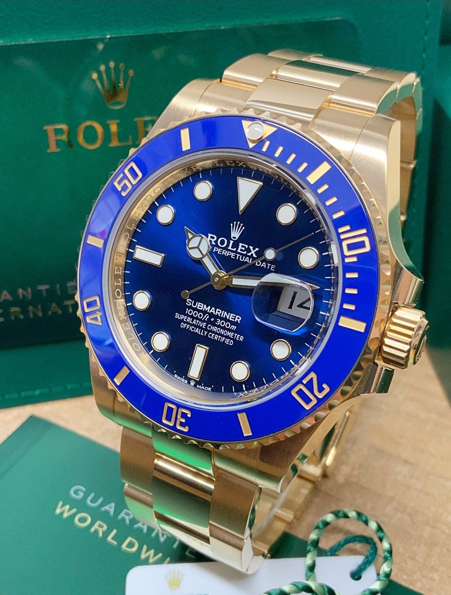 erii_cotton's tweet photo. ساعتی که چانیول به دستش بسته از کالکشن 2021 رولکس مدل Submariner Date هست که صفحه و بند این ساعت طلای زرد بکار رفته و عقربه ها و تقویمش حالت شبرنگی داره قیمتش هم 43,990,000 دلاره

@weareoneEXO https://t.co/8TEwgRpw6A