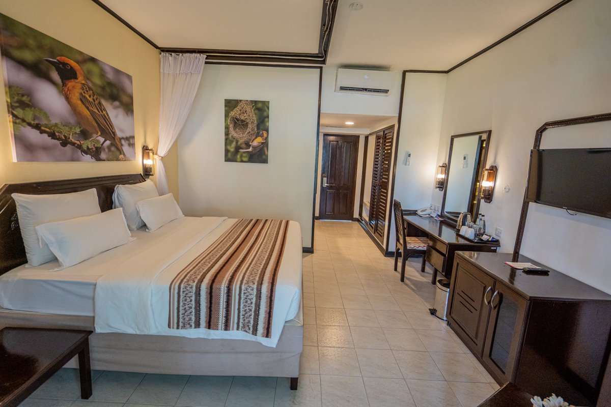 flamingobeachKE's tweet photo. Welcome to your home away from home, where warm hospitality and exceptional service meet. Our cozy hotel rooms are designed to make you feel embraced and cherished throughout your stay.
#beachfrontresort #accommodation #hotelsuites #StayInParadise #LuxuryLiving https://t.co/iRqsivwofv
