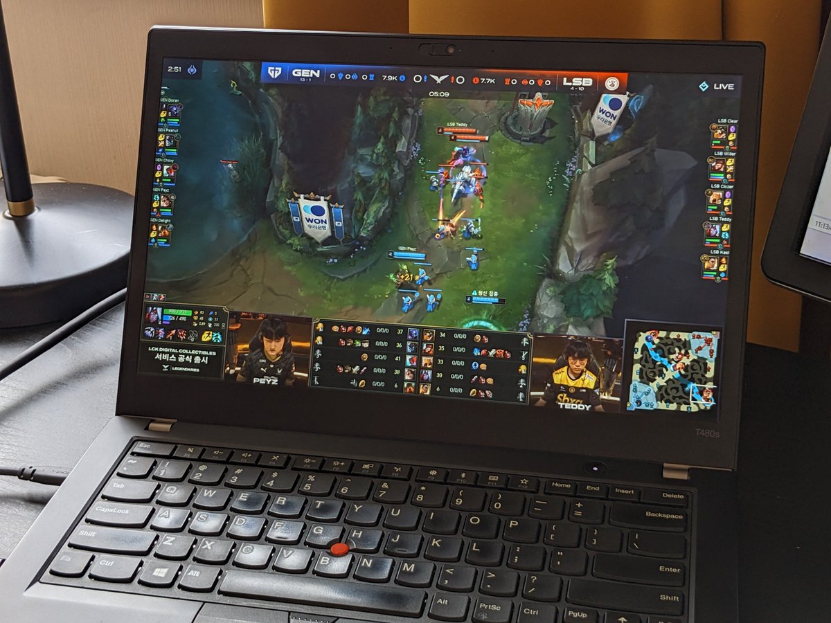 Watching #LCK 

Hello, best caster in the world <a href="/BrendanValdes/">Brendan Valdes</a>! Just a treat for the ears! 🫠