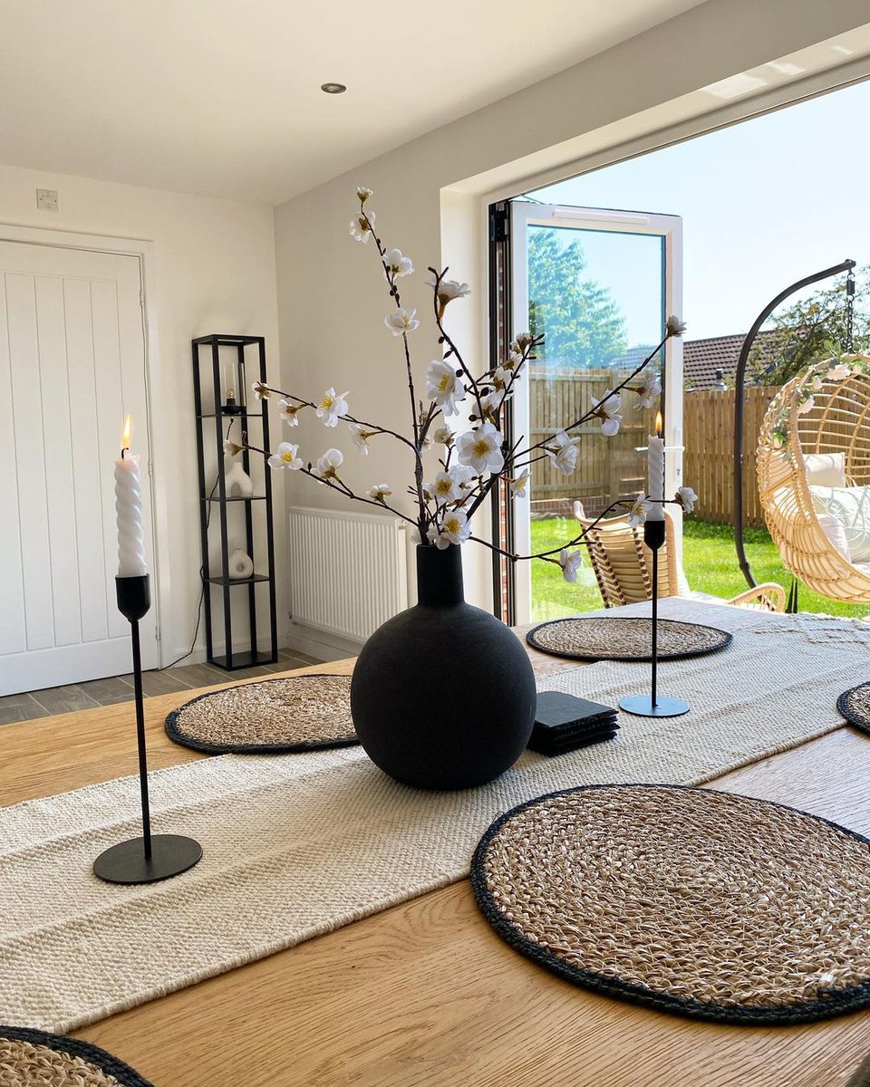 AvantHomes's tweet image. Step into a world of summertime bliss! ☀️🌿

@avant_skybrook has masterfully transformed their space into the ultimate hosting paradise. 😍✨

Ready to upgrade your own summer sanctuary? 

Discover more - bit.ly/AvantHomes

#HostingSpace #OpenPlan #AvantHomes #DreamHome