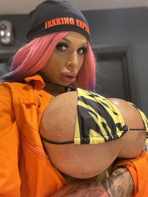 Watch Sophie Anderson's leaked NSFW photo on TwXstars