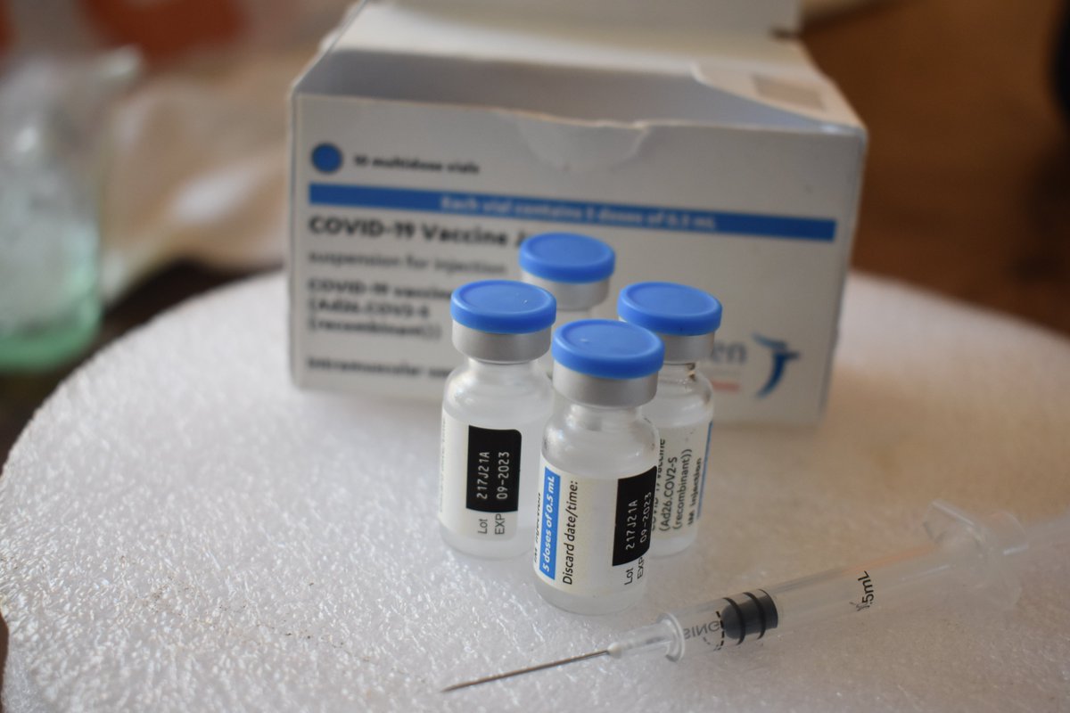 VaccinActionNet's tweet photo. Kodi ubwino wa katemera Wa COVID-19 ndi otani?

.Katemerayu amateteza anthu kuchiopsezo chodwala COVID-19 kwambiri.

#livehealthy
#getvaccinatedandboosted
#vaccineswork
#VaccineActionNetwotkProject https://t.co/RzVVOKockt