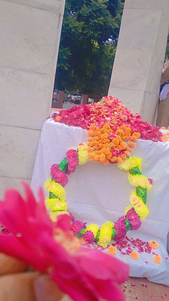 LtNeetu's tweet photo. @HQ_DG_NCC @OTAGwalior @CPhhp @the_hindu
कारगिल विजय दिवस पे देश के लिए अपने प्राणों की आहूति देने वाले शहीदों को पुष्पांजलि https://t.co/SrwJQUk6QK