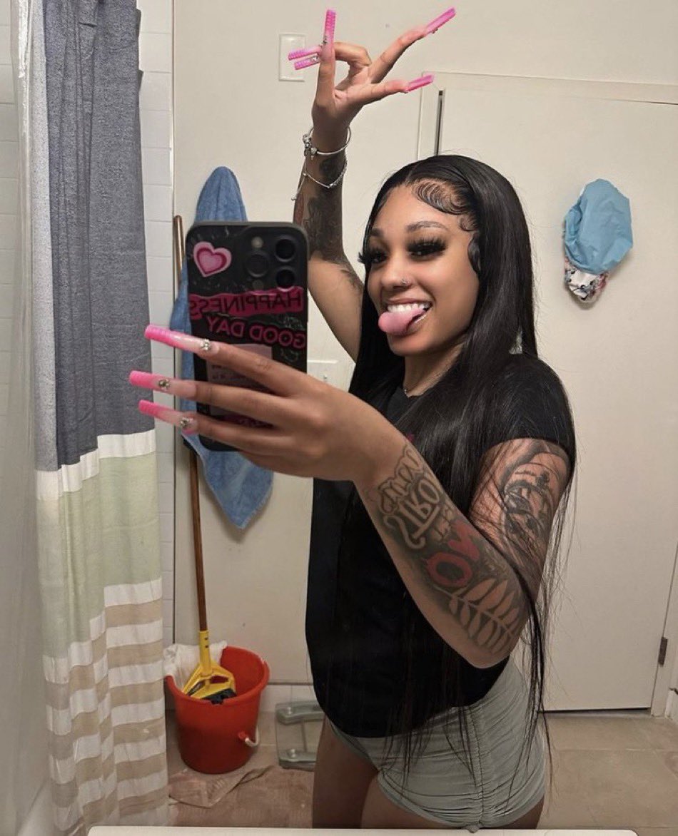 maniiarchives's tweet image. “ you better not run “

me :