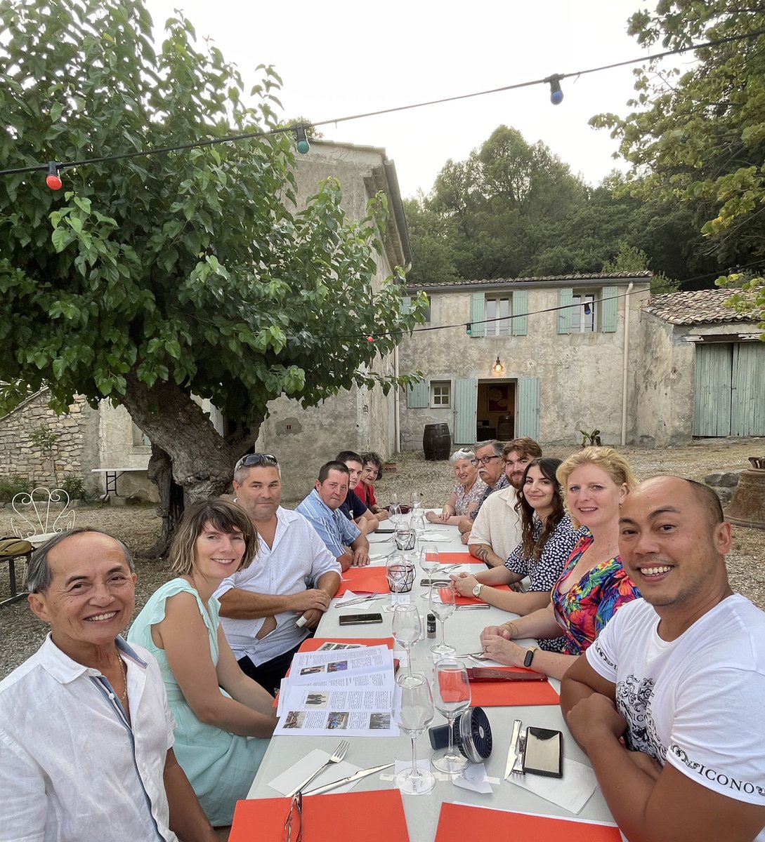 AmisMasMathieu's tweet photo. Rencontres d’été #AMM avec #RichardJarry. Étape 4. Une cinquantaine de convives ont participé au dîner sous la voûte céleste du #masMathieu #Gailhan. Entraînés par @JMCambaceres ont chanté «Camarades vignerons» en hommage #MarcelAmont et «Coupo Santo». @Occitanie @15aine_LeBlog https://t.co/IkIXjCVSzg