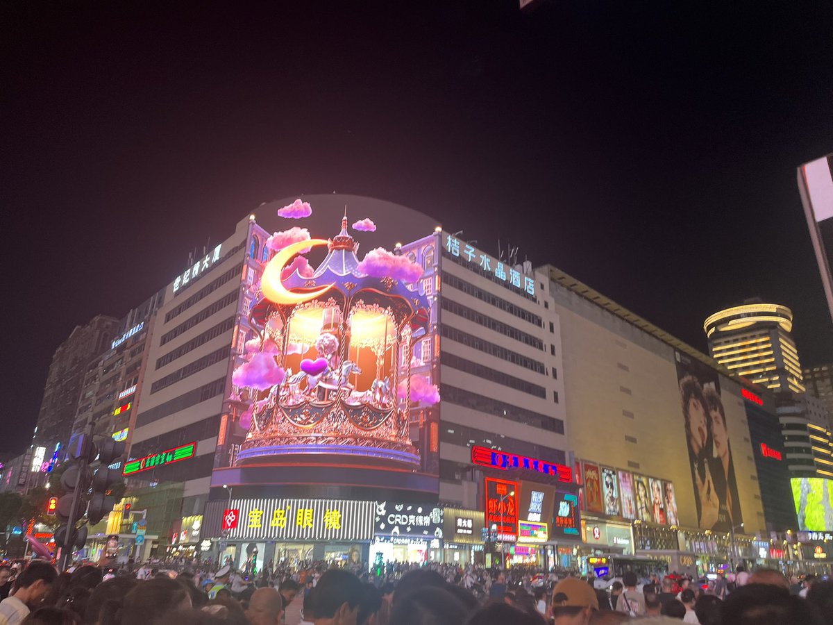2025rick's tweet photo. 人生开心的时刻：

从长沙回来到厦门北站，被一个人问是否打车，换做之前认为这种都是黑车不想理会。
但是今天跟他聊了一下，才知道他是推广花小猪的，着实便宜了很多。而且他非常耐心的跟我等着司机来才走，包括今天的司机也很礼貌很开朗(已经连续几次遇到一些暴躁的滴滴司机了) https://t.co/0NAefLMB9m