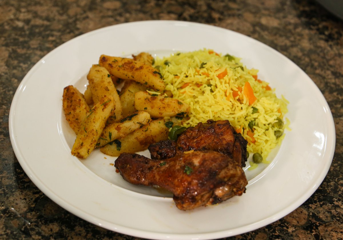 PikaNaPower's tweet photo. 4/ Chelal prepared pasta alfredo with spicy potatoes and spinach Pesto sauce. At the same time, Kulavi made chicken coconut curry and mashed potatoes served with vegetable soup; Anziya, on the other hand, cooked vegetable rice, barbecue chicken, and potato wedges. https://t.co/T1Y7WjebNj