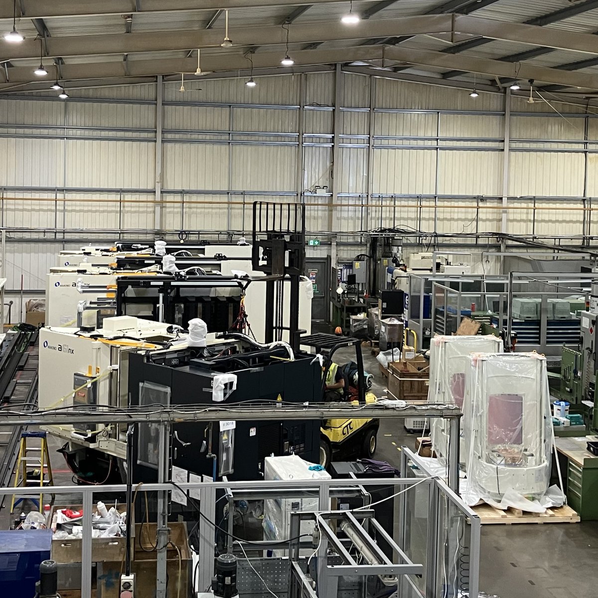 Progress Report at @DanfossPower  👏
Machine One ✅
Machine Two ✅
Machine Three ✅
PZ1 Pallet Transfer System 🔃

Now time to get it connected🔌

#ncmt #makino @MAKINO_Europe @CtceuropeC 
#cncmachining #ukmfg #manufacturing #automation  #cnc #shoutaboutukmfg #installation