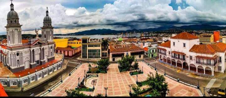ManuelFalconH's tweet photo. Mi  #SantiagoDeCuba  está de cumpleaños y es hermoso honrar y amar su historia, su identidad, su único patrimonio y su indescriptible riqueza cultural. 
¡Felicidades santiagueras y santiagueros!
#Aniversario508 #70Moncada #ConTodosLaVictoria https://t.co/kEIVNSxC4O