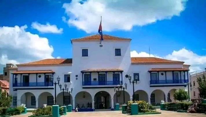 ManuelFalconH's tweet photo. Mi  #SantiagoDeCuba  está de cumpleaños y es hermoso honrar y amar su historia, su identidad, su único patrimonio y su indescriptible riqueza cultural. 
¡Felicidades santiagueras y santiagueros!
#Aniversario508 #70Moncada #ConTodosLaVictoria https://t.co/kEIVNSxC4O