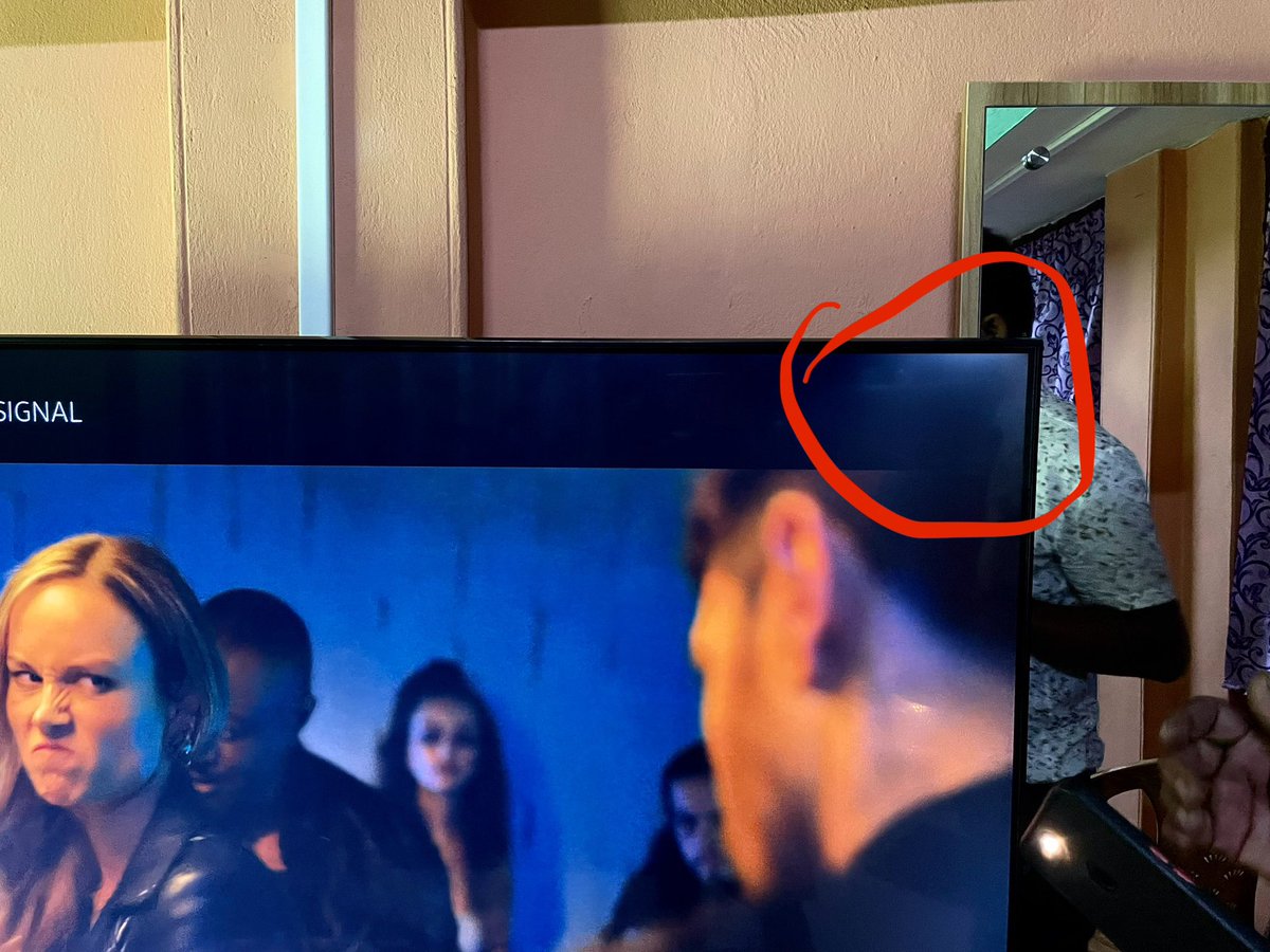 PyareXpress's tweet image. Hello @SamsungIndia @Samsung your service engineer is so dumb he is saying recent models are like this only. He says it a LED focus. So it means LED focus is happening at this corner only. They visited 2times &amp;amp; ignored my request to fix it. Nonsense, resolve this ASAP