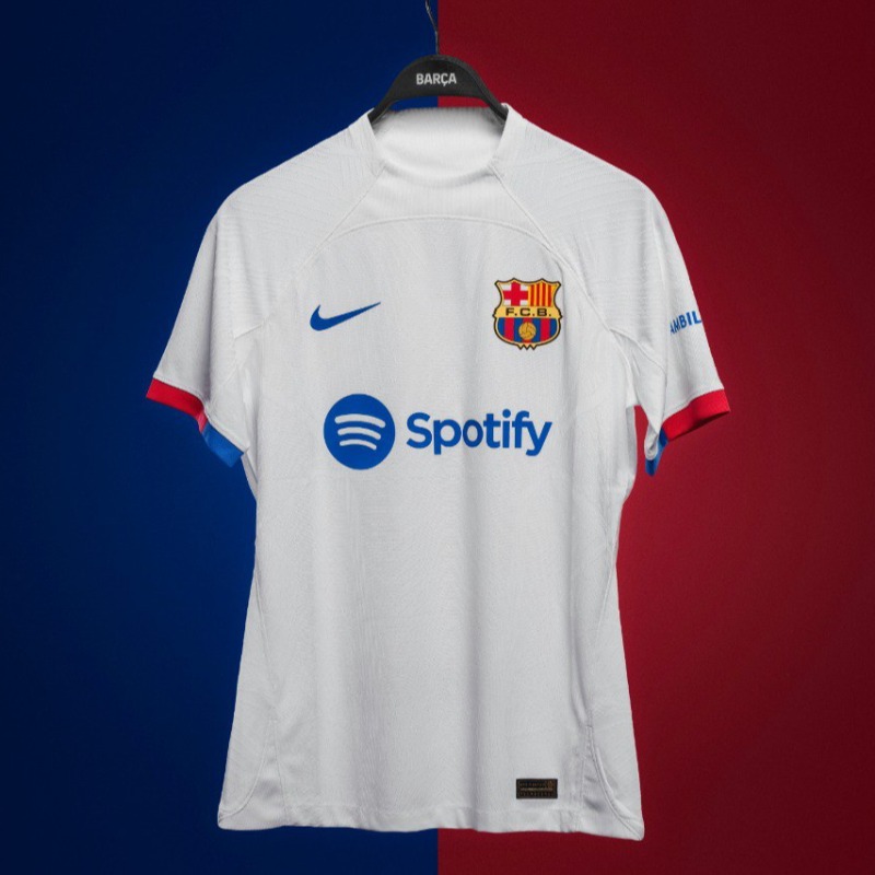 FCBarcelona's tweet photo. Our white❕