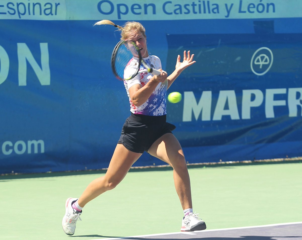 La primera cabeza de serie del VII ITF femenino cae eliminado ante Paula Arias🎾🎾

#tenis #tennis #atpchallenger #atpchallengertour #itftennis #segovia #elespinar