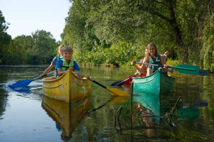 ChristineAlfarg's tweet photo. "Sur les traces du Pagayou, prêt pour une expérience fraîcheur en famille ? Alors, rendez-vous à #Vivonne, sur le #Clain, pour un parcours ludique en canoë-kayak." 🛶@tourisme86 @departementsfr @MarquePoitou #Poitou https://t.co/8jL6bHwju8 Prochaine étape #SaintBenoît 🚣#Vienne☀️ https://t.co/Vn7PeahZJN