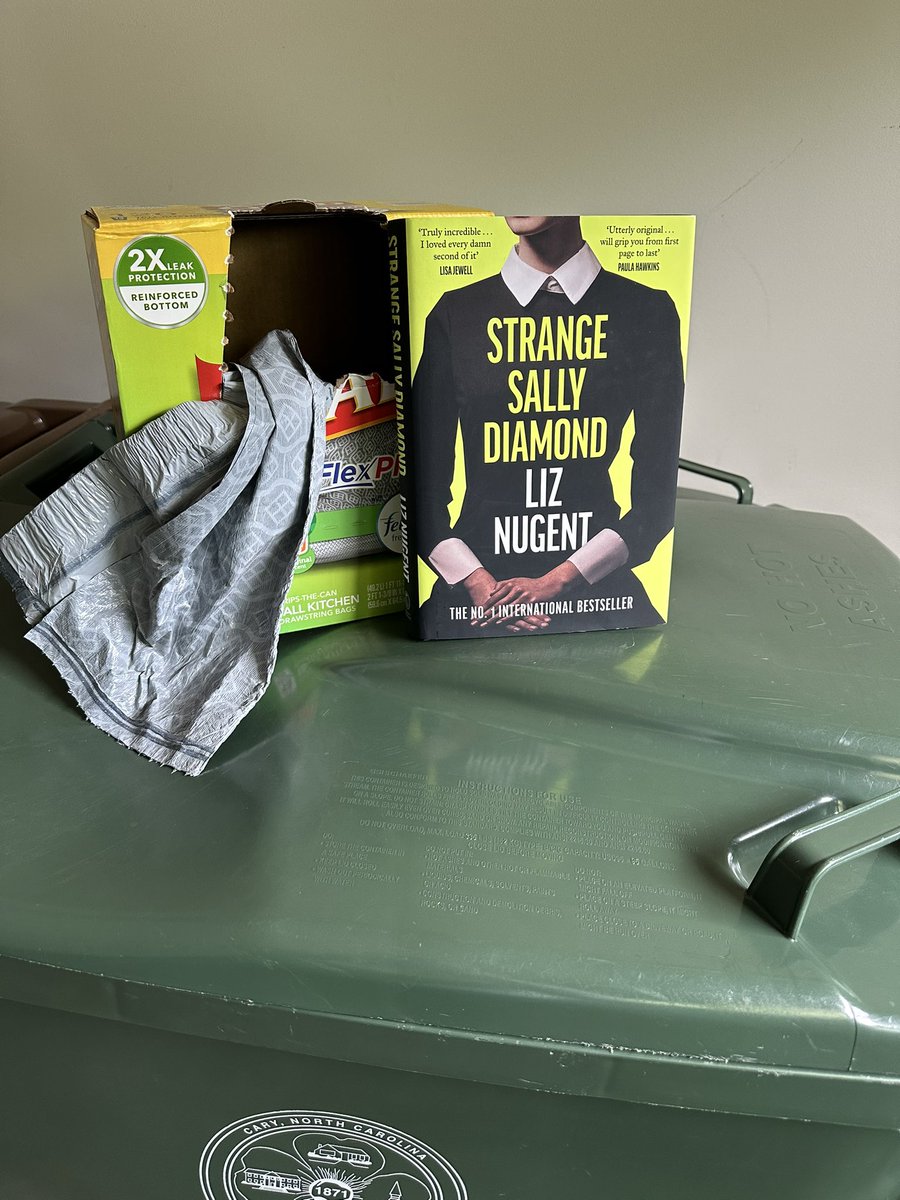 OnDBookshelf's tweet photo. Review of Strange Sally Diamond by @lizzienugent: https://t.co/Wy8W52fa3Q https://t.co/5Lh9N8xQb6