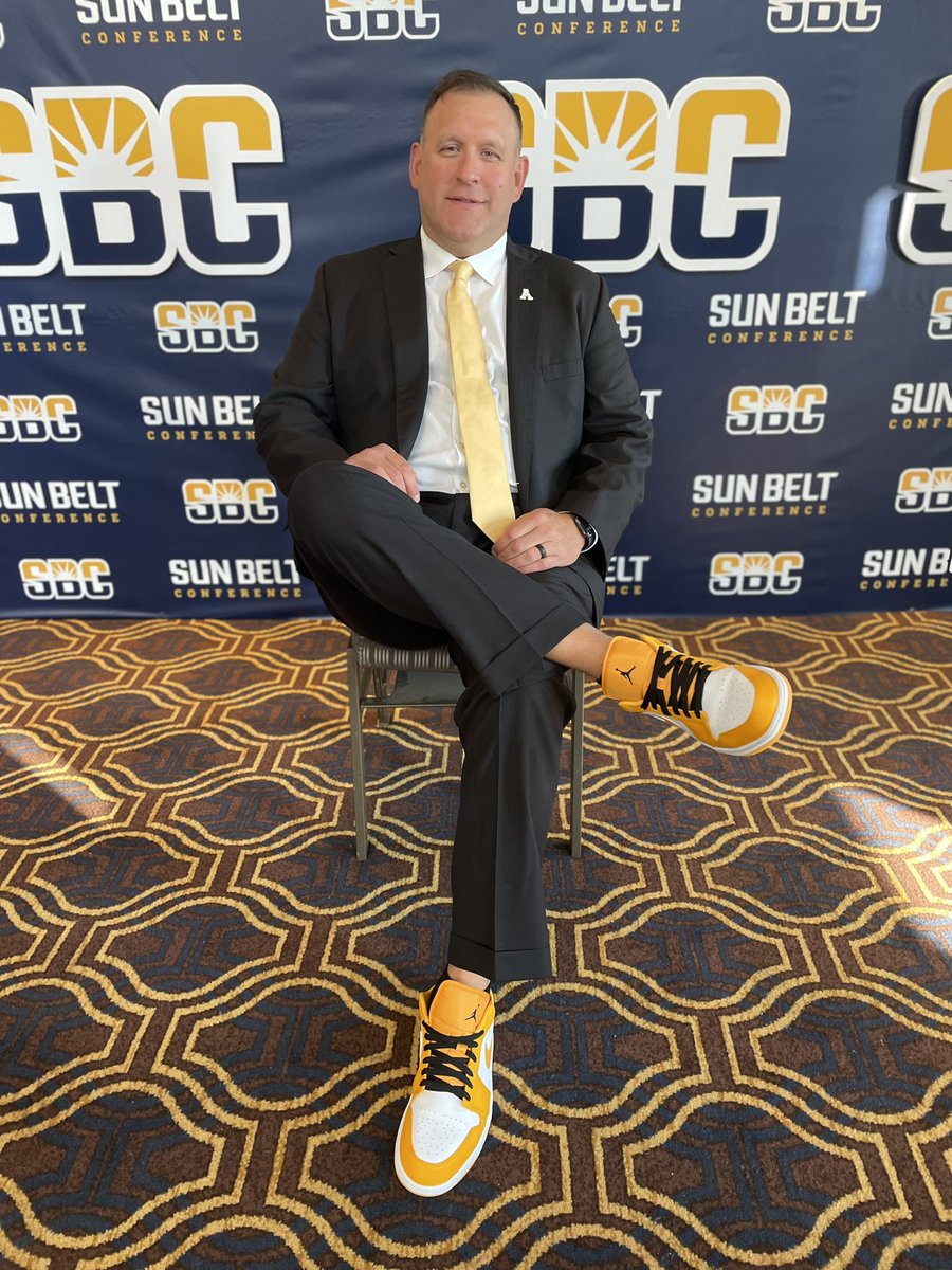 AppState_FB's tweet photo. 💧 from @coach_sclark
#GoApp #SunBeltFB https://t.co/6NwuOq86HX
