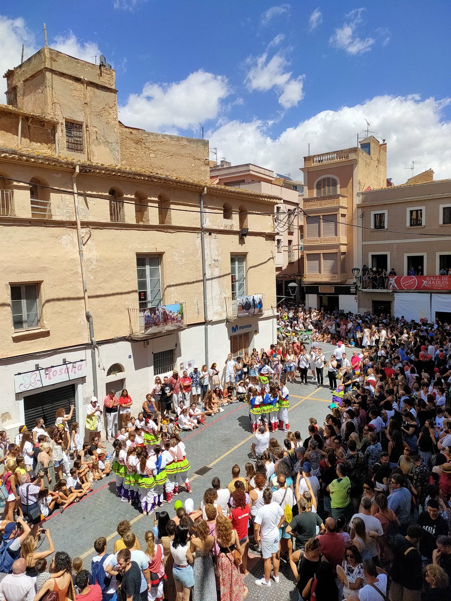 alexbarrera_PP's tweet photo. Cercavila i versos de @DiablesVendrell. Hem sortit una mica escaldats 😆😝😎
Visca Santa Anna!
#FMVendrell #fmvendrell2023 https://t.co/eztLfMb1UT