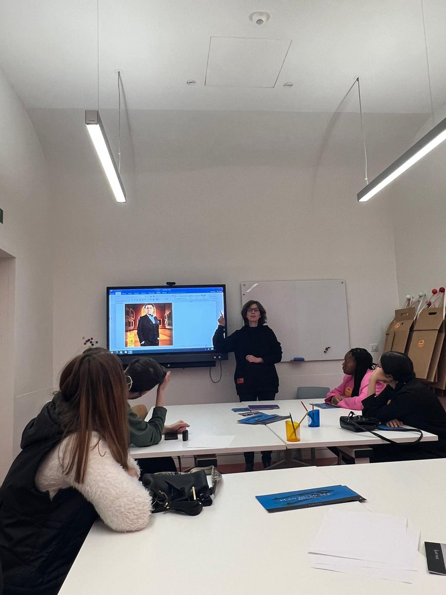 E2C78's tweet photo. 🎓“OBJECTIF LOUVRE” pour les jeunes #e2c78 #Trappes
Une journée passionnante, enrichissante (découverte du métier de chef des tournages et des chefs-d’œuvre) et valorisante qui se termine avec la remise de l'attestation de formation
Merci au @MuseeLouvre et aux accompagnateurs ☺️ https://t.co/RBZxtHMH8K