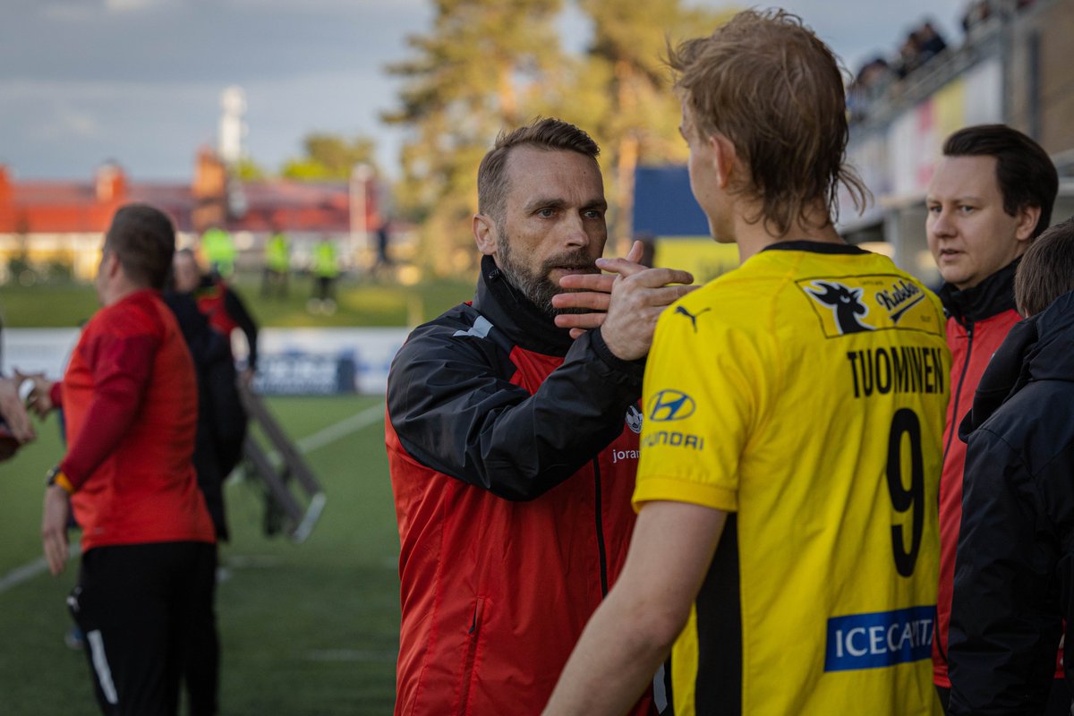 Former teacher, KuPs coach Jani Honkavaara has clearly done his homework on Derry City ahead of tomorrow's European clash at Brandywell #derrycity #KuPs 
https://t.co/Ck4V06RTJE https://t.co/CNAUsoYVqD