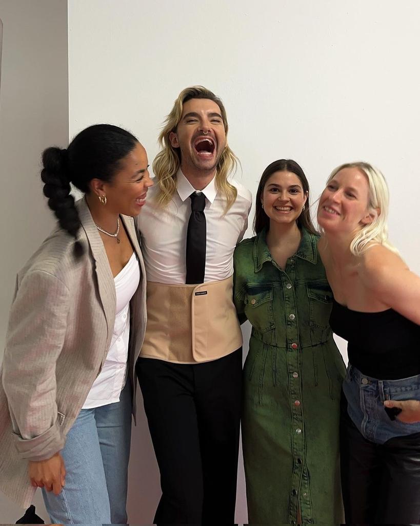 BillKaulitz_DE's tweet photo. On set mit Bill! 💥 InStyle Fashion Editors #LunaWalther, #MaraLuisaLettieri & InStyle Social Media Lead #AngelaGundolf verbrachten den gestrigen Tag in Berlin, um mit #BillKaulitz eine Modestrecke für unsere nächste #InStyleMen Ausgabe zu shooten. https://t.co/dFqjUZns9H https://t.co/aySI3QCf1E