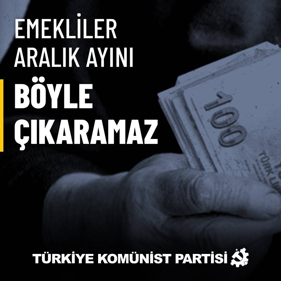 tkpninsesi's tweet photo. Emekliler Aralık Ayını Böyle Çıkaramaz

https://t.co/YVIMEFot0f

Emekli aylıkları ilk olarak Meclis’ten en düşük emekli maaşı 7500 TL olacak şekilde geçti. Memur maaşlarına yapılan seyyanen zammın emekli ve memur aylıklarına da yansıtılması yönünde düzenleme yapılması bekleniyordu. Ancak iki gün önce kabine toplantısı sonrası “Vergi artışlarından elde edeceğimiz geliri başka yerlere aktarmayı kabul edemeyiz” diyerek 15 milyonun üzerinde emekliye yıl sonuna kadar zam kapılarını kapadılar.
Hayat pahalığının arttığı bir dönemde emekli maaşlarında artış yapılmaması emeklilere “ölün” demektir.
Bu maaşlarla kiralar, faturalar nasıl ödenir?
Market masrafları nasıl karşılanır?
Her geçen gün hayat pahalılığının daha da arttığı Türkiye’de bu ücretler, yıllarca dişini tırnağına takıp çalışmış, ardından emeklilik hakkını elde etmiş insanları yaşanamaz ücretlere mahkum etmek değildir de nedir?
Sözün kısası AKP emeklilere yıl sonuna kadar aç kalın demiştir.
Bu zamlarla emekliler Aralık ayını çıkaramaz!
Gelen son zamların, vergilerin emekliler için yaşamı felakete çevirdiği ortadadır.
Patronlar bakan ve vekillik koltuklarını doldurmuş, üstüne milletvekilleri kıyak emekli maaşlarına konmuşken, emeklilere azla yetinin, yıl sonuna kadar sabredin denmesi iki yüzlülüktür.
Emekliler için mesele sabretmek değil yaşayabilmek, ayakta kalmaktır.
Ömür boyu çalışan, geçinebilmek için emekli olmalarına rağmen çalışmak zorunda kalan emekliler açlıkla sınanmak istenmektedir.
Milyonlarca emeklinin açlığa terk edilmesine izin vermeyeceğiz.
Emeklilerin, yarın kaygısı olmadan, güvenli şekilde hayatını sürdürdüğü, barınma, ısınma, beslenme gibi temel ihtiyaçlarının bedelsiz olarak sağlandığı bir düzen mümkün.
Yeter ki bu asalaklardan ve onların yağma düzeninden kurtulmak için bir araya gelelim.