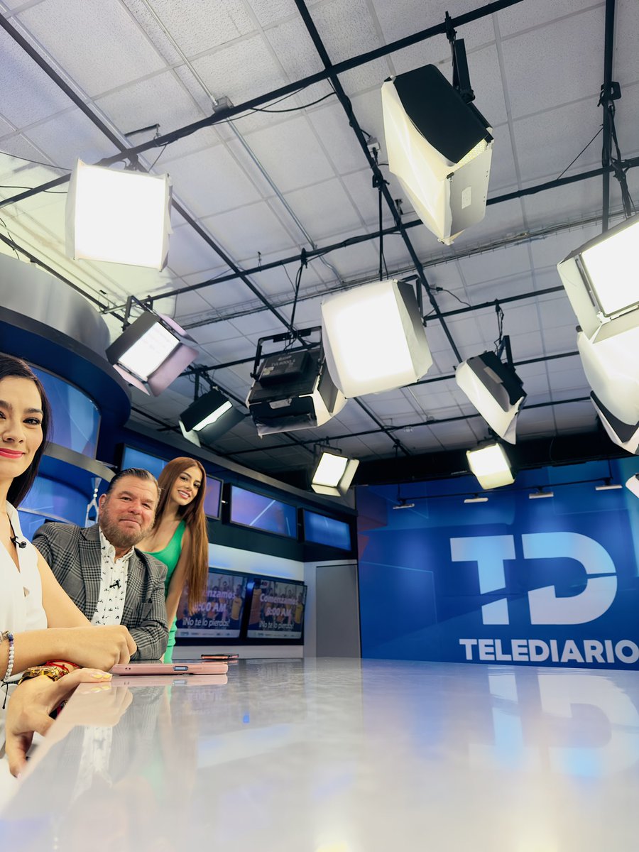 Leonardo Schwebel (@leoschwebel) on Twitter photo #MorninShow <a href="/TelediarioGDL/">Telediario Guadalajara</a> en acción de 5:50 a 10 de la mañana canal 6 <a href="/patysanchez_g/">Patricia Sánchez</a> <a href="/SoyScarlettMx/">Scarlett Salazar</a> <a href="/MAURAZZOTV/">Mauro Hernández</a> y yo <a href="/LeoSchwebel/">Leonardo Schwebel</a> de fotógrafo #MorninShow <a href="/TelediarioGDL/">Telediario Guadalajara</a> en acción de 5:50 a 10 de la mañana canal 6 <a href="/patysanchez_g/">Patricia Sánchez</a> <a href="/SoyScarlettMx/">Scarlett Salazar</a> <a href="/MAURAZZOTV/">Mauro Hernández</a> y yo <a href="/LeoSchwebel/">Leonardo Schwebel</a> de fotógrafo