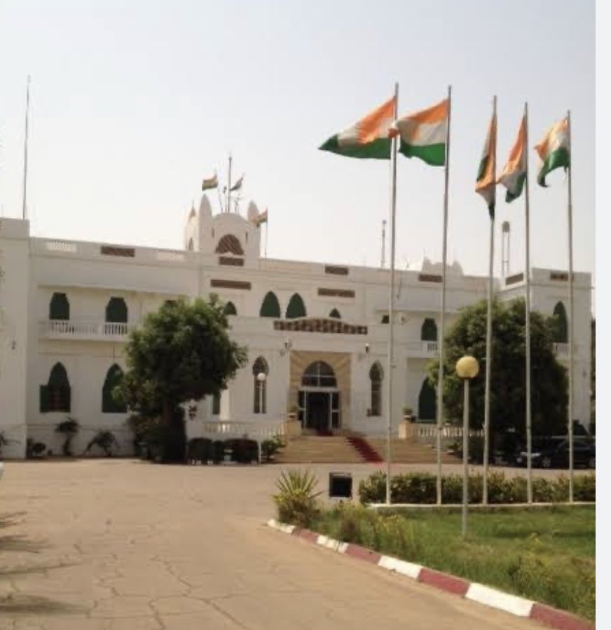 mhcopy's tweet photo. Attempted Coup d’état in Niger Republic 

In a concerning turn of events, the country is facing a coup d'état, with the head of the presidential guard currently detaining the President. However, reports indicate that the head of the guard has no support from any military or security forces.

As the situation unfolds, sources confirm that both television and radio broadcasting are under the control of the national guard.
