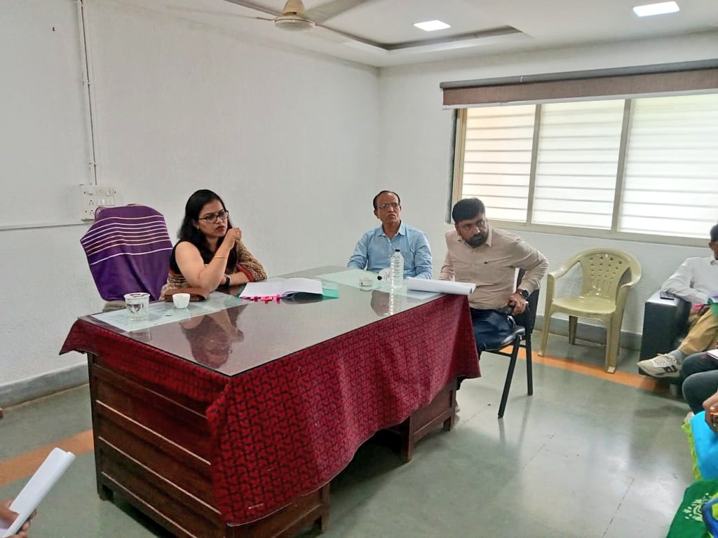 CollectorArv's tweet photo. મેઘરજ મામલતદાર કચેરીમાં "તાલુકા સ્વાગત" કાર્યક્રમમાં ધારાસભ્યશ્રી,મામલતદારશ્રી હાજરીમાં અરજદારોના પ્રશ્નોને પ્રત્યક્ષ સાંભળી તેમનાં પ્રશ્નોને સંબંધિત અધિકારીઓ સાથે વિગતવાર માહિતી મેળવી હકારાત્મક રીતે તેમના પ્રશ્નોનુ ઝડપથી નિરાકરણ લાવવા માટે માર્ગદર્શન સહ સુચનો કર્યા.
@CMOGuj https://t.co/gcHV3wGIGw