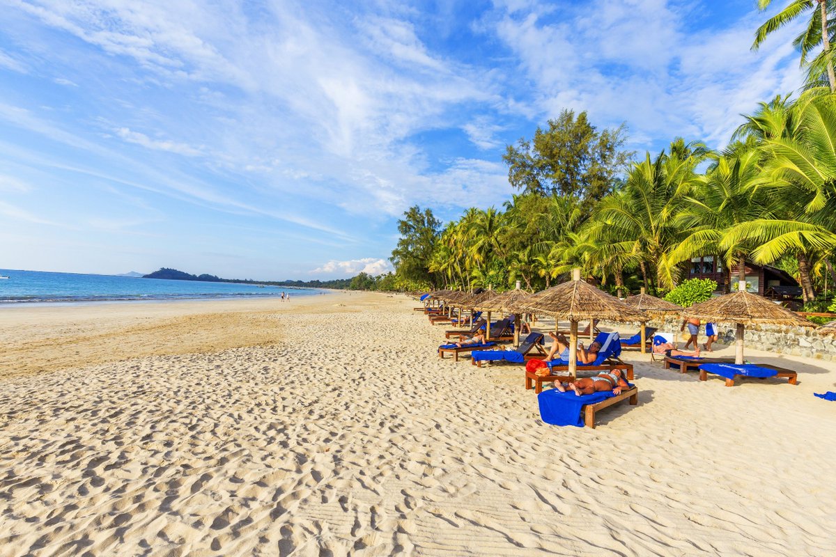 JunctionAsia's tweet photo. Ngapali Beach Myanmar, one of Asia’s most beautiful beaches
Turquoise blue water, white soft sand, 7 km long beach of your dreams. Ngapali Beach is one of our favorite beaches in Asia and it is located in Myanmar! Yes, Myanmar owns some incredible undiscovered beaches. https://t.co/F7dkUX3sBb