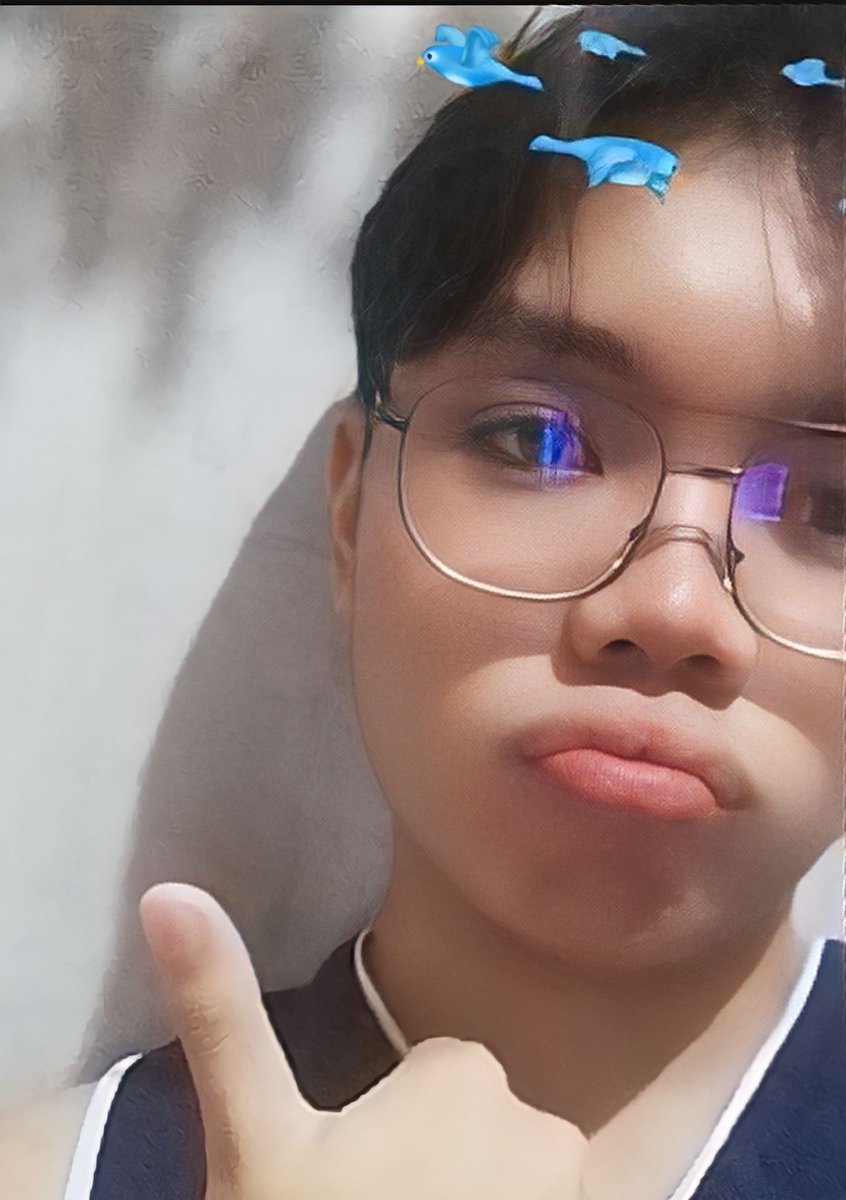 nazluvsjay's tweet photo. the filter matches the app 🌫️ https://t.co/t9JtNN6g95