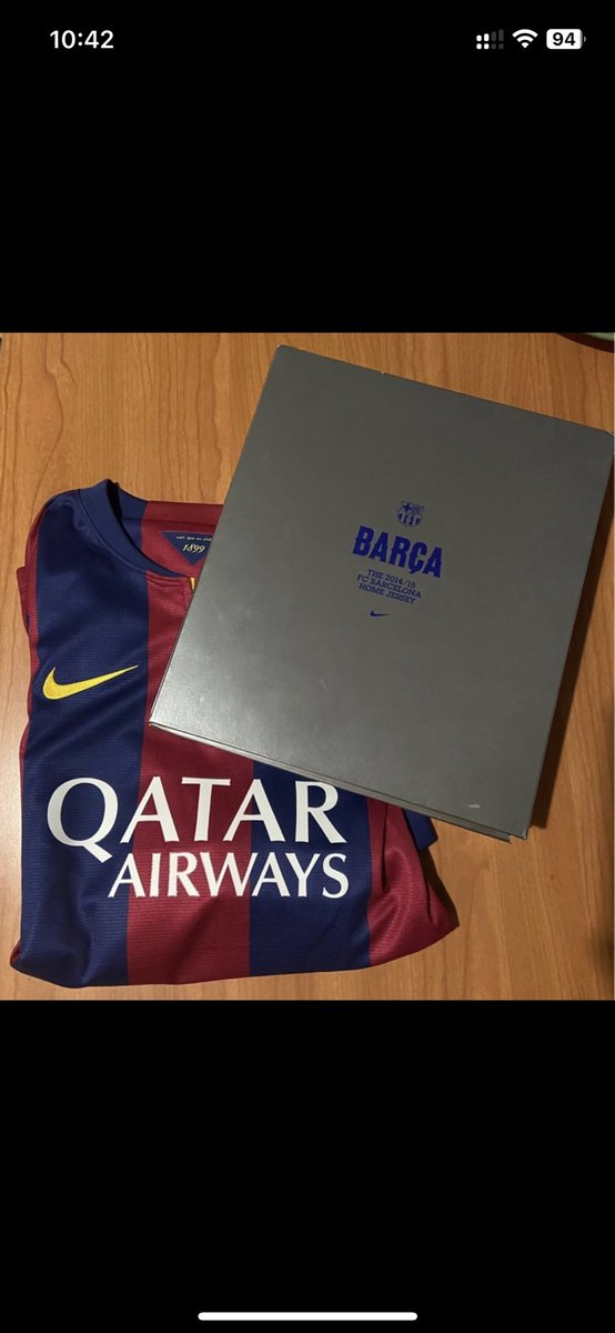 AFS_Belgium's tweet photo. Can someone help me determine the worth of this shirt? It’s the authentic version, BNWT and size XL. Can’t find a lot of them on the internet. 
Thanks! https://t.co/owJSxGIApo