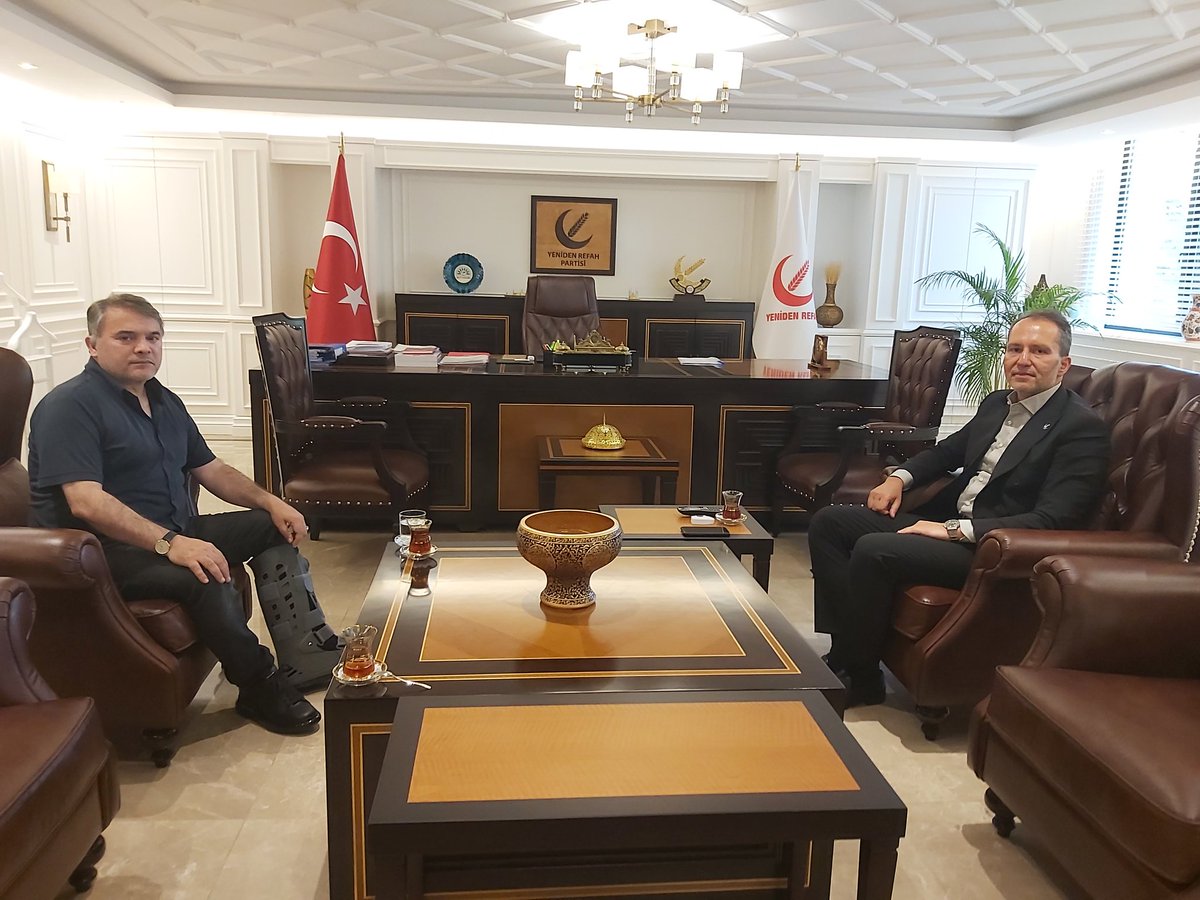 TalatAtilla's tweet photo. Atanmayan hocalarımızın ağır mağduriyetini Yeniden Refah Lideri ve İst. Mlv. SN.@ErbakanFatih Beye tek tek izah ederek SN. CB'ımızla görüşerek çözmesini istirham ettim.
"İnşallah bu konuyla ilgili görüşeceğim" dedi. 
Selamları var.
Mutevazi tavrı ve içtenliğine teşekkür ediyorum https://t.co/qHS1JZ8pZ4