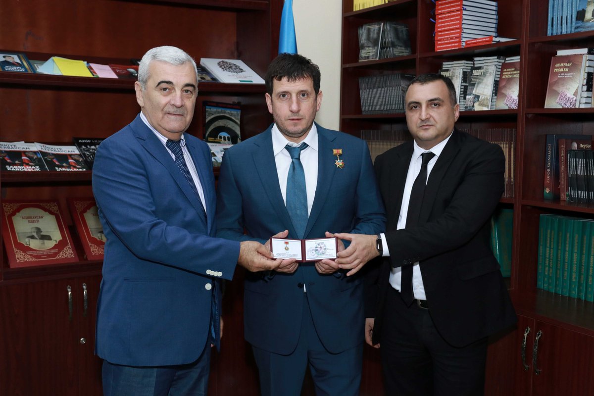 “STMEGİ” Fondunun vitse-prezidentinə “#Diaspor fəaliyyətində xidmətə görə” medalı təqdim edilib

📌 diaspor.gov.az/az/news-detail…

#AzerbaijaniDiaspora