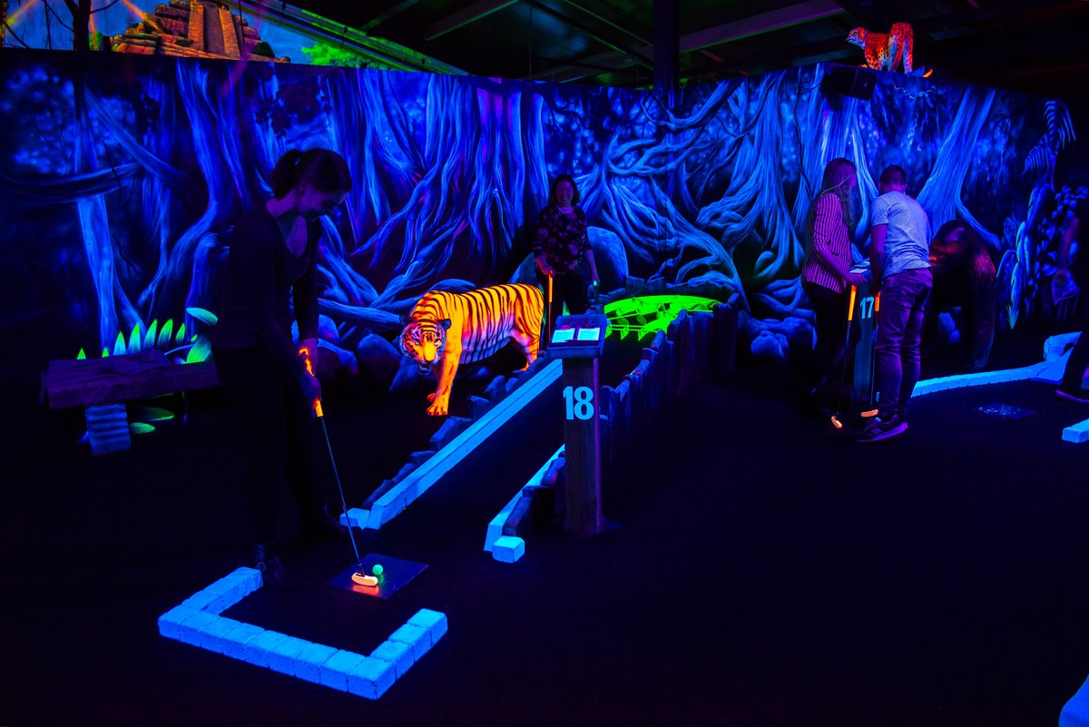 #onweer 🌧️Drup, drup, drup, drup, drup.🌧️ 

De week hoeft gelukkig niet in het water te vallen. Onze overdekte uitjeslocatie biedt o.a. Scifi Lasergame, Jail Challenge, Fun Curling (2.0) of Glow Midgetgolf!🤩

 postwagen.nl/openingstijden/ 

#zomervakantie