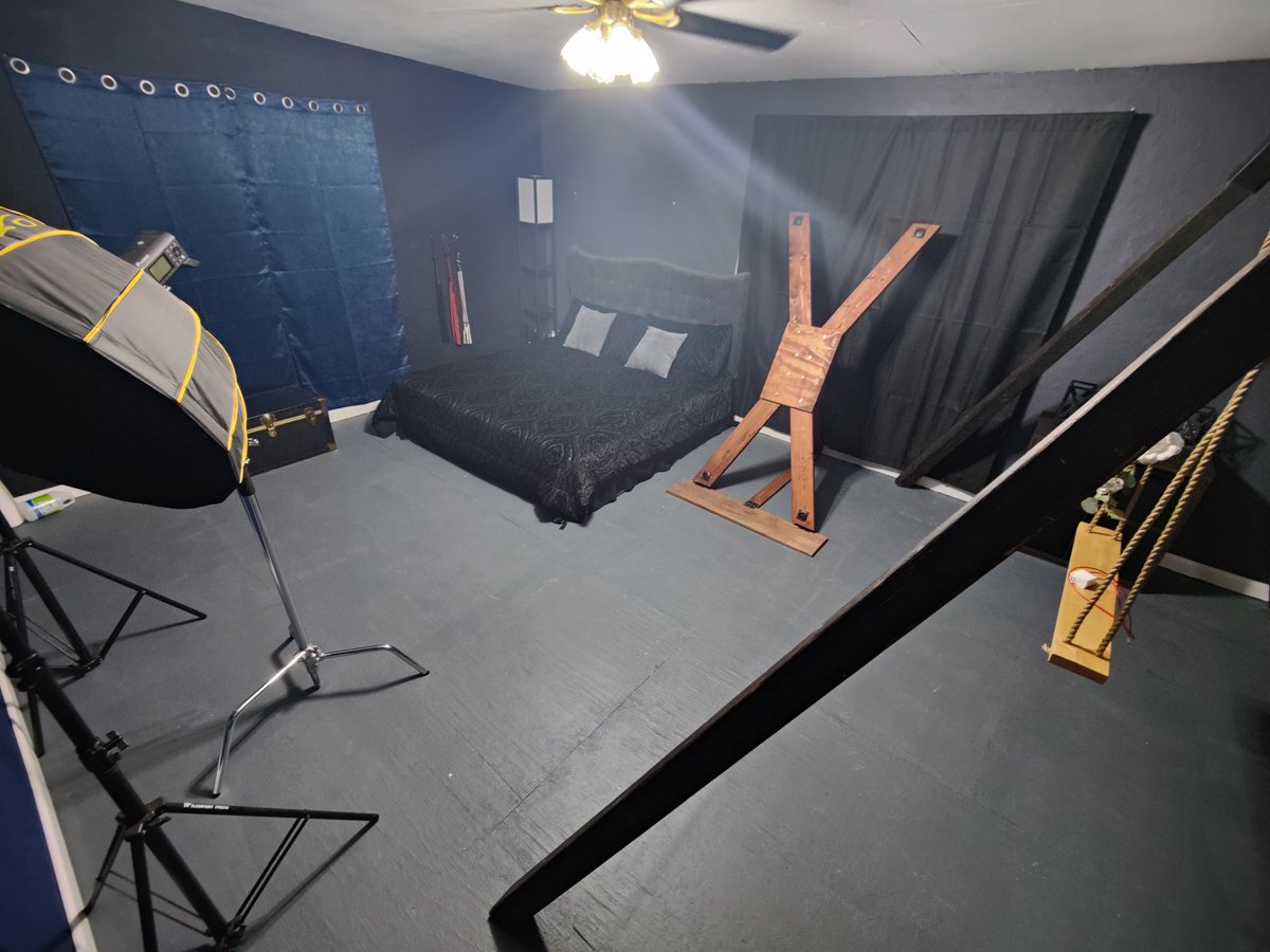 kraftedwerx's tweet photo. Not shooting Boudoir anymore. Studio has been updated to be a 🪢 kink and content creation space.
#elpaso #elpasophotography #elpasobdsm #kinky #contentcreation #shibari #bondage https://t.co/217tnCqs2l