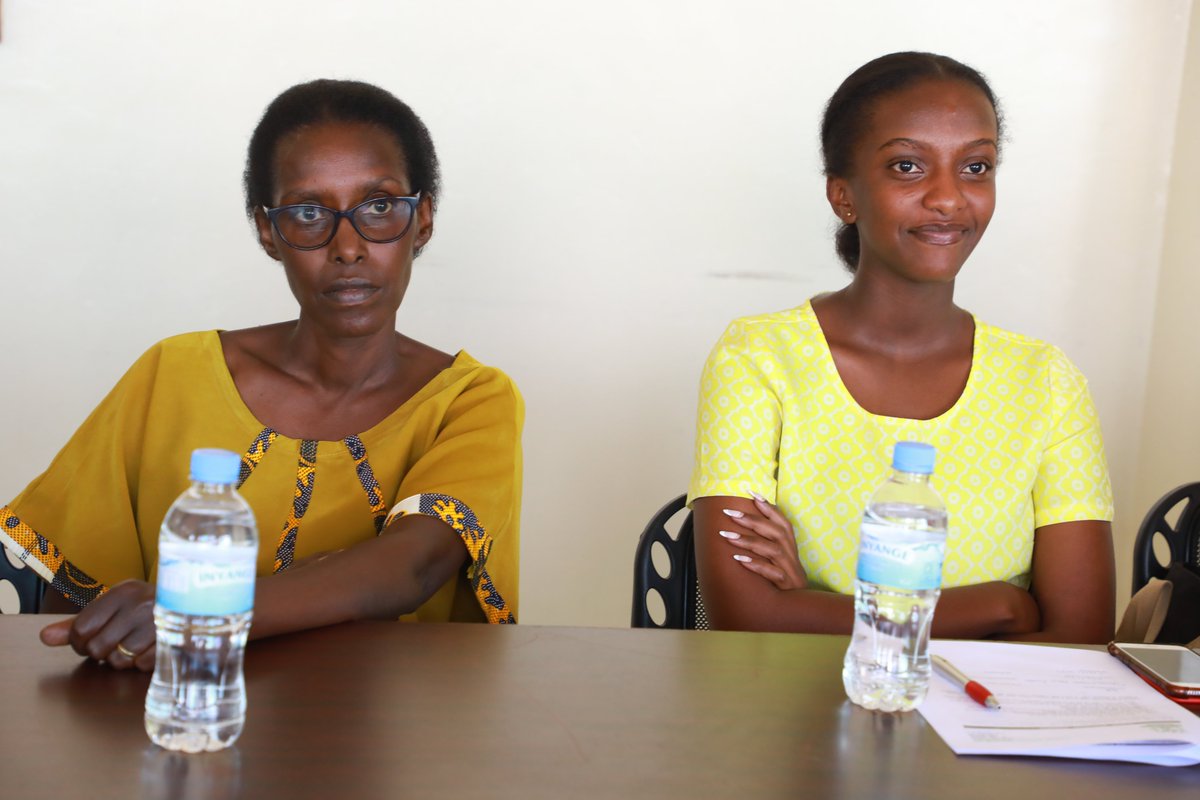 BTN_Rwanda's tweet photo. @UTBrwanda Bamwe mu babyeyi bari baherekeje abana babo muri uyu muhango wo gusinya aya masezerano abemerera kwishyurirwa amafaranga y'ishuli na Kaminuza, bashima iki gikorwa ngo kuko ari amahirwe ibahaye ikabafasha kurera abana babo yiyongera ku yandi iyi kaminuza isanzwe iha abahiga 2/3 https://t.co/L36OXbRe2X