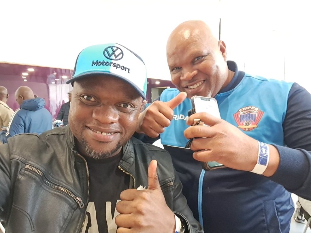 Themba_TT's tweet photo. I just had a selfie moment with my favorite coach @MMammila #Wesho  🤳 . I hope @DavidMogashoa doesn't get to know what we said about him Hahahaha https://t.co/jFkJrZHIAz