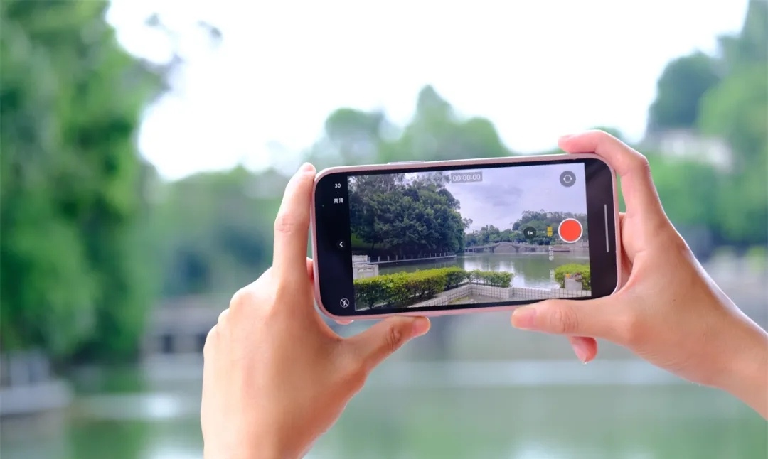 ExploreZhuhai's tweet photo. Surrounded with beautiful mountains, Xiashan Park is a charming destination for relax, where in the clear lakes dance the elegant shapes of lush forests, creating a quiet and peaceful atmosphere.
#SummerSplendor #SummerWonders #IncredibleZhuhai https://t.co/UVVqlWpTKJ