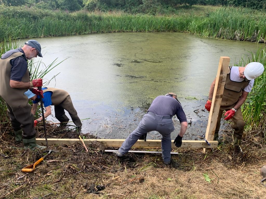 HandsofHopeUK's tweet image. Day 1 of our "3-day Pond-Dipping Platform Build", delivered by Kent High Weald Partnership and supported by our amazing Volunteers. Part of the #NLHF funded Living History Programme. #khwp #natureconnection #beinspired