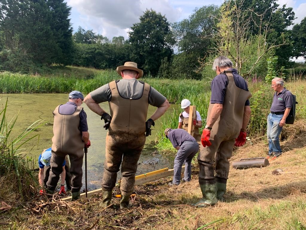 HandsofHopeUK's tweet image. Day 1 of our "3-day Pond-Dipping Platform Build", delivered by Kent High Weald Partnership and supported by our amazing Volunteers. Part of the #NLHF funded Living History Programme. #khwp #natureconnection #beinspired