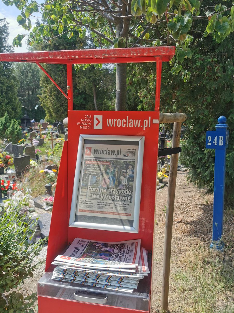 piotruhle's tweet photo. .@SutrykJacek i @MazurJakubWro  chce wpisania Trzonolinowca do rejestru zabytków. Niestety, nawet po takim wpisie nie będą dać dotacji na remont, bo od tego roku zlikwidowali program wsparcia konserwacji zabytków rejestrowych.
Ile to kosztowało? W 2022 roku na przykład 2,4 mln zł. Tyle miasto wydaje na same wydruki gazetki #SutrykPress w nakładzie 120-140 tysięcy tygodniowo.
Co wyremontowano z tego programu? Na przykład ciąg kamieniczek przy ul. Białoskórniczej (źr. obrazków https://t.co/pPqcCNNVvE)
Na zabytki, Panie Areczku, nie ma pieniążków. Za to na lans dla zarządu - owszem, jak najbardziej. Jeszcze jak (na cmentarzach też, a jakże)!
#niedasie #wrocławskiezabytki