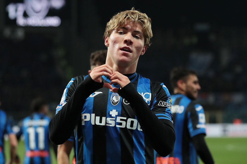 Understand Manchester United sent 1st verbal proposal to Atalanta for Rasmus Højlund for €60m package 🚨🔴 Bid structure is €50m fixed fee plus €10m add-ons. Atalanta always wanted at least €70m fee. 🇫🇷 PSG keep insisting with Højlund’s camp — Man Utd already agreed terms.