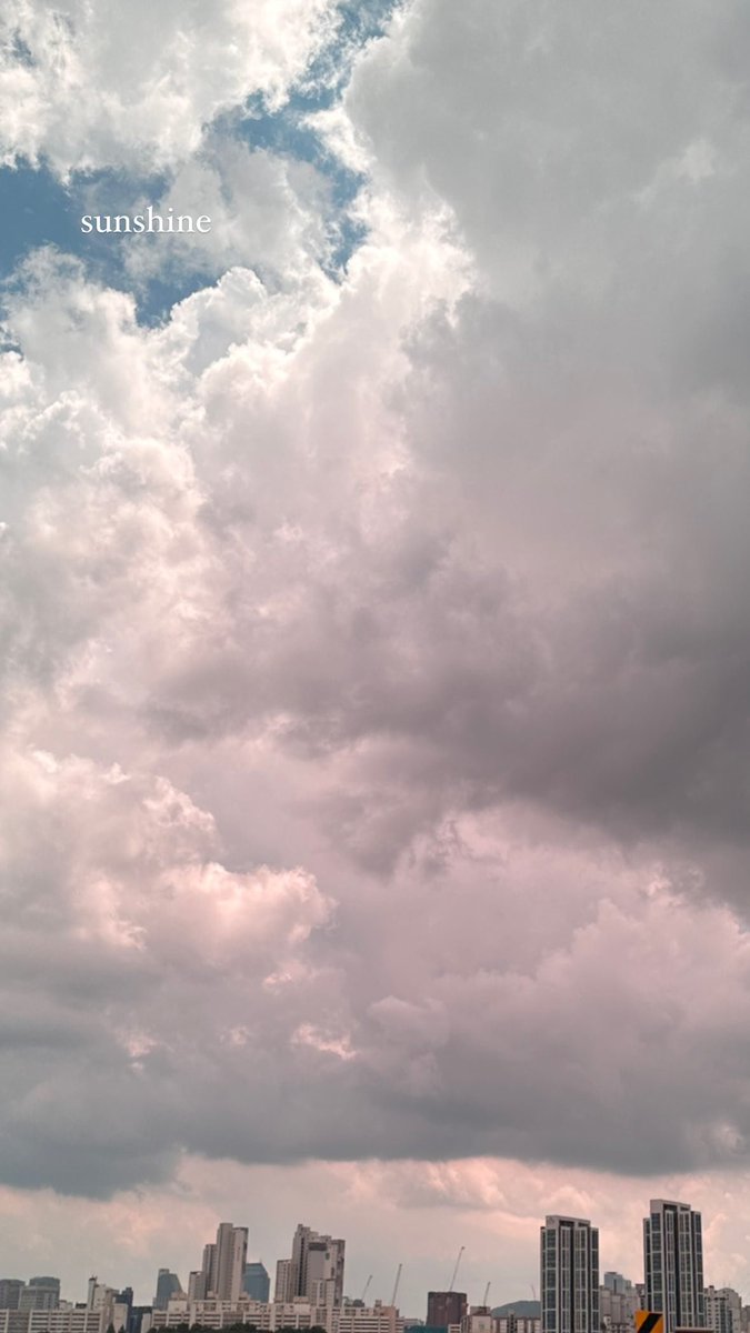 leechungah_PH's tweet photo. Lee Chungah's IG Stories 23.07.26
#sunshine #sky 
#ctsupport for Lee Moosaeng at #Hide filming 
"무생 오빠 / 국희씨 잘 마셨습니다 ❤️"
-------------------
#leechungah #leecheongah
#이청아  #李清娥  #イチョンア
#KoreanActress https://t.co/HeXPWKjUcF
