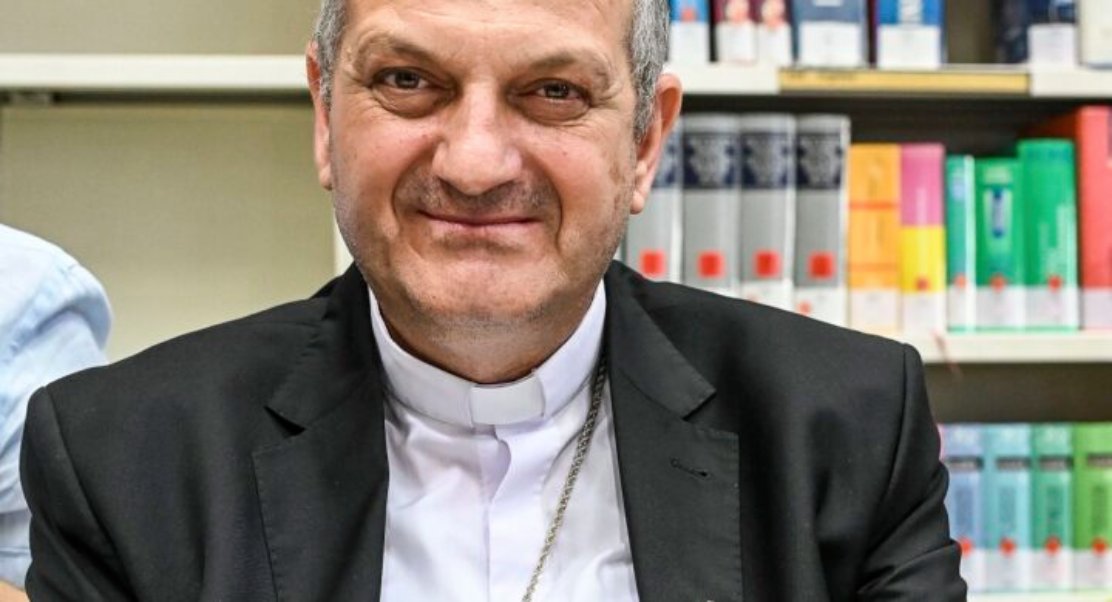 الواقع أهم من الفكرة.. مهمة مراد من أجل اللاجئين السوريين
<a href="/ricristiano1/">rcristiano</a> <a href="/TrombettaLorenz/">Lorenzo Trombetta</a> <a href="/antoniospadaro/">Antonio Spadaro</a> 
الأب جاك مراد، المؤسس المشارك مع باولو دا أوليو رئيس أساقفة #حمص في #سوريا ، يتحدث عن عودة اللاجئين.
 تعليق ريكاردو كريستيانو

tinyurl.com/y4fc6j4r👉