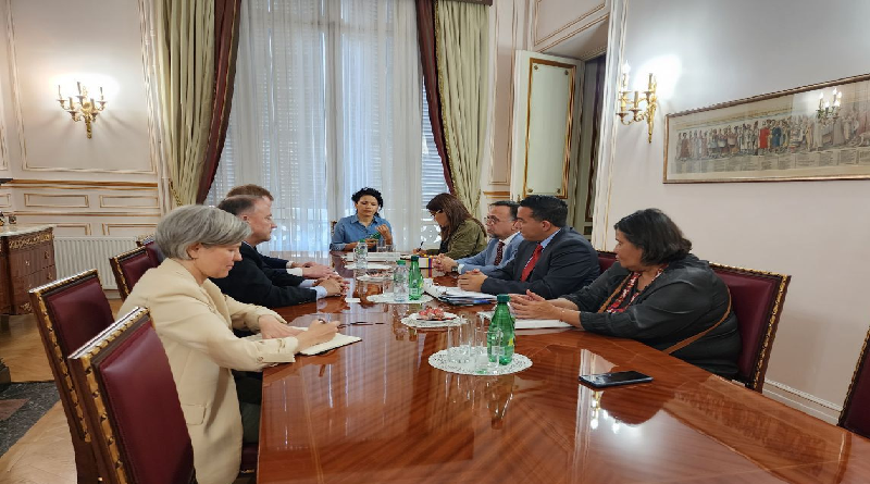 Autoridades de Venezuela y Rusia evalúan acciones para proteger patrimonios mundiales

#PlanDescontaminaciónDelLago

vtv.gob.ve/rusia-venezuel…