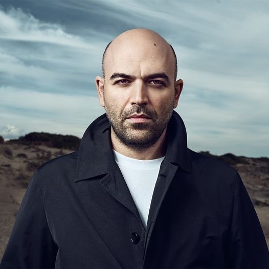 NFratoianni's tweet photo. Invece di affrontare lo scandalo dell’occupazione della #Rai da parte della destra, i vertici di Viale Mazzini si preoccupano di cancellare #Saviano.
Scelte aziendali? Ma de che?
Rai di tutto, di più?Assolutamente no, sempre più simile ad una tv di Budapest o di Pyongyang https://t.co/3R1iMBe20L
