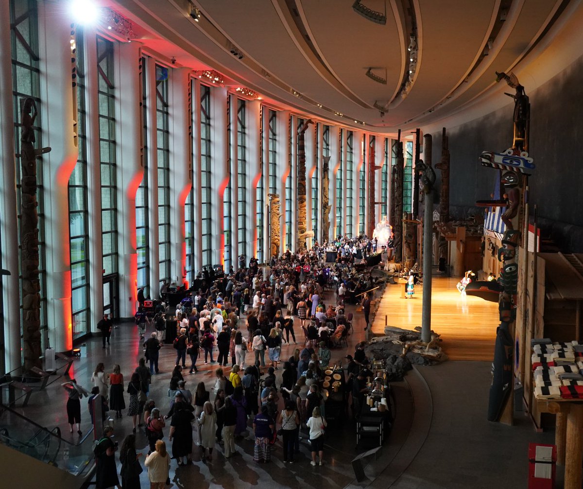 CNIB_DBCS's tweet photo. On Monday night, the Canadian Museum of History in Ottawa came alive as hundreds of people from around the world gathered for the inspiring kickoff of the Deafblind International Conference. https://t.co/ycBMd522O7